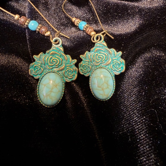 Elegant Turquoise and Gold Earrings - Picture 3 of 5